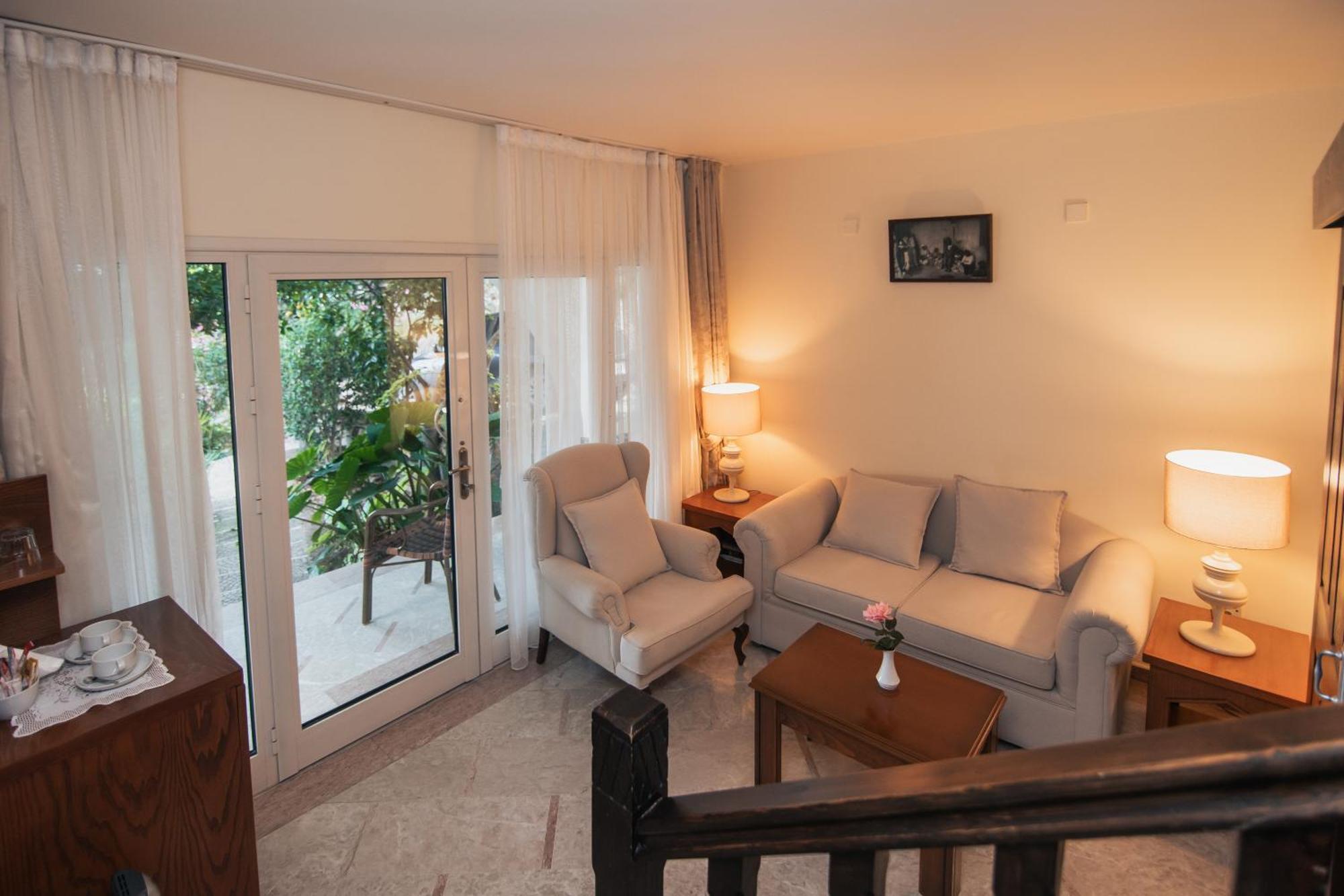 Bellapais Gardens Hostel ภายนอก รูปภาพ